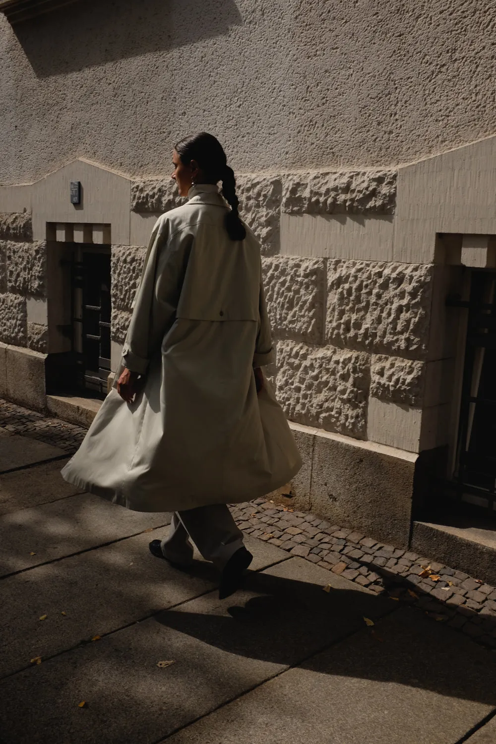 BEIGE VINTAGE BELTED TRENCH COAT