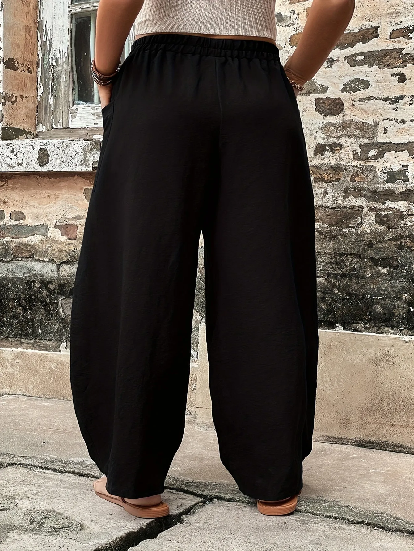 Plus Size Solid Pocket Baggy Pants - A Must-Have in Women's Plus Size Clothing"