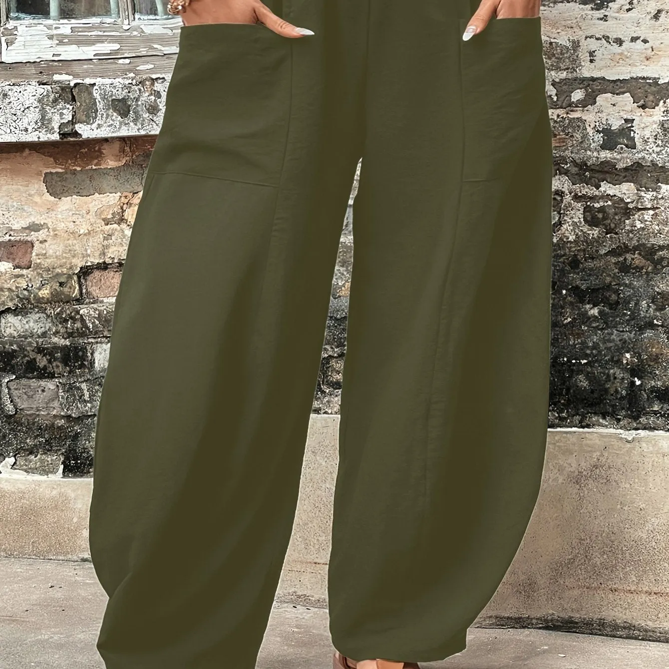 Plus Size Solid Pocket Baggy Pants - A Must-Have in Women's Plus Size Clothing"