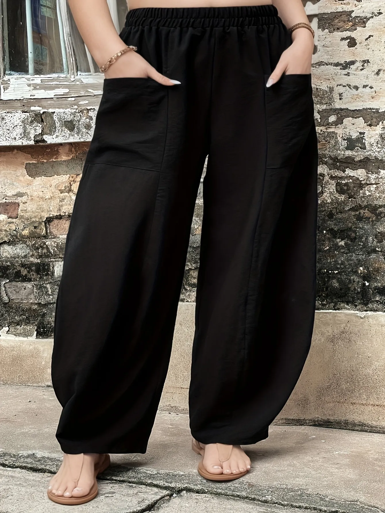 Plus Size Solid Pocket Baggy Pants - A Must-Have in Women's Plus Size Clothing"