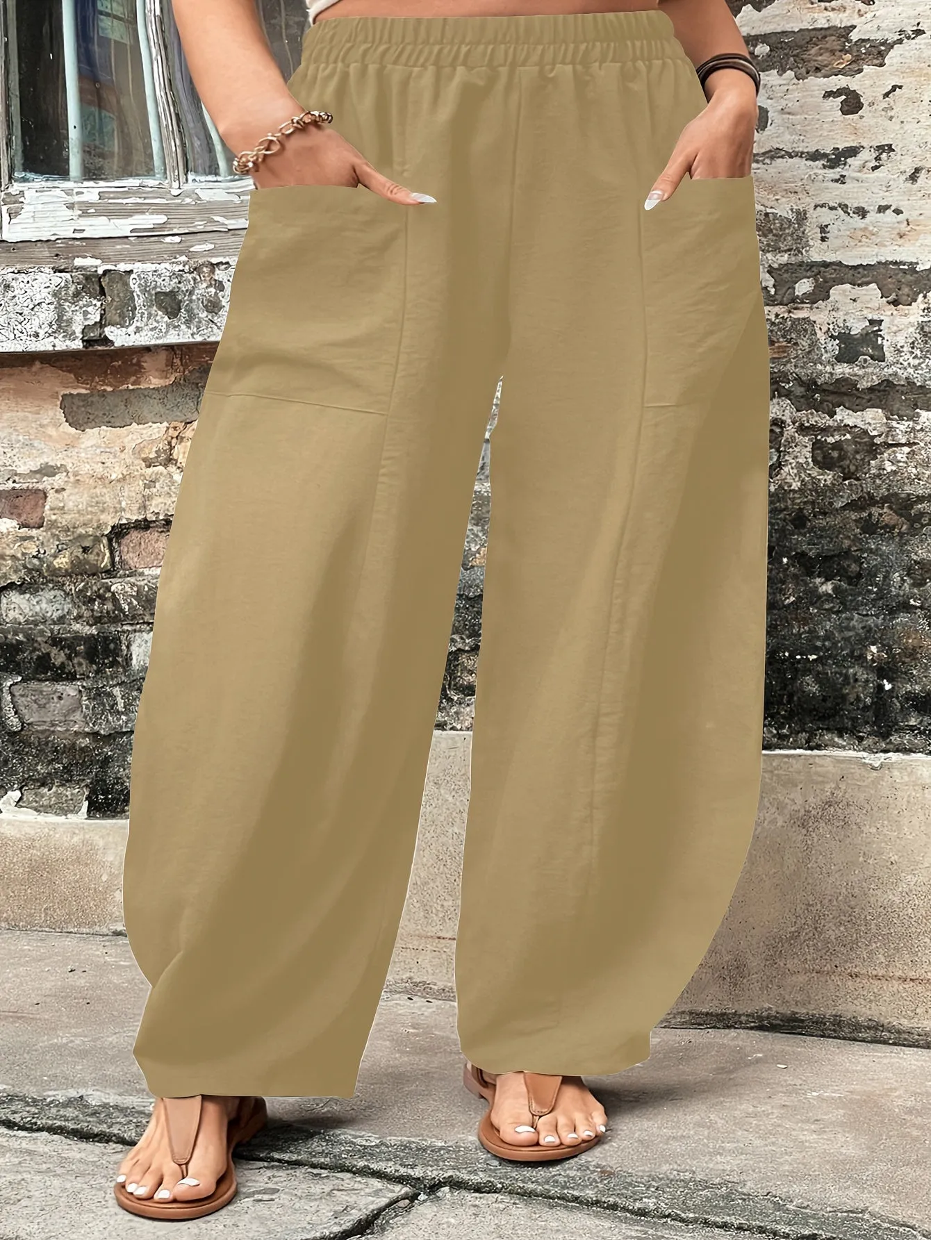 Plus Size Solid Pocket Baggy Pants - A Must-Have in Women's Plus Size Clothing"