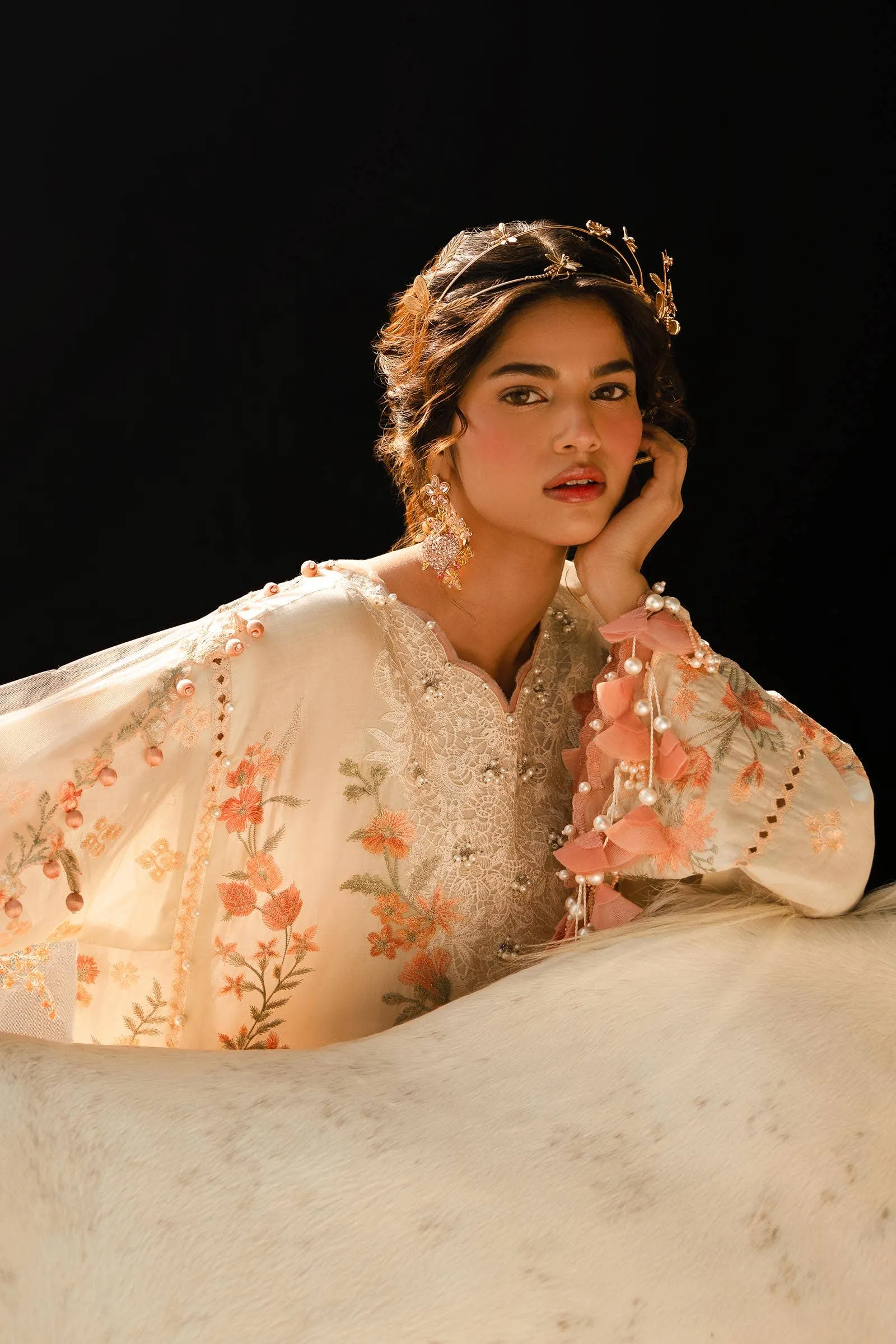 Sana Safinaz Luxury Lawn Collection 2024 – L241-003B-3CT