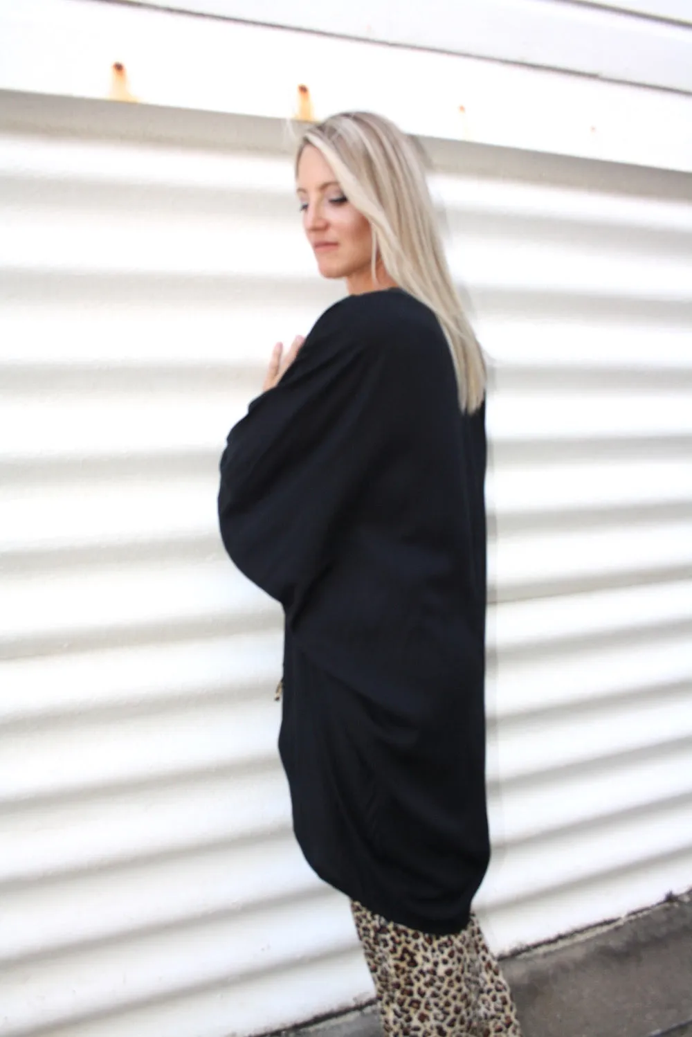 Short Cape In Black