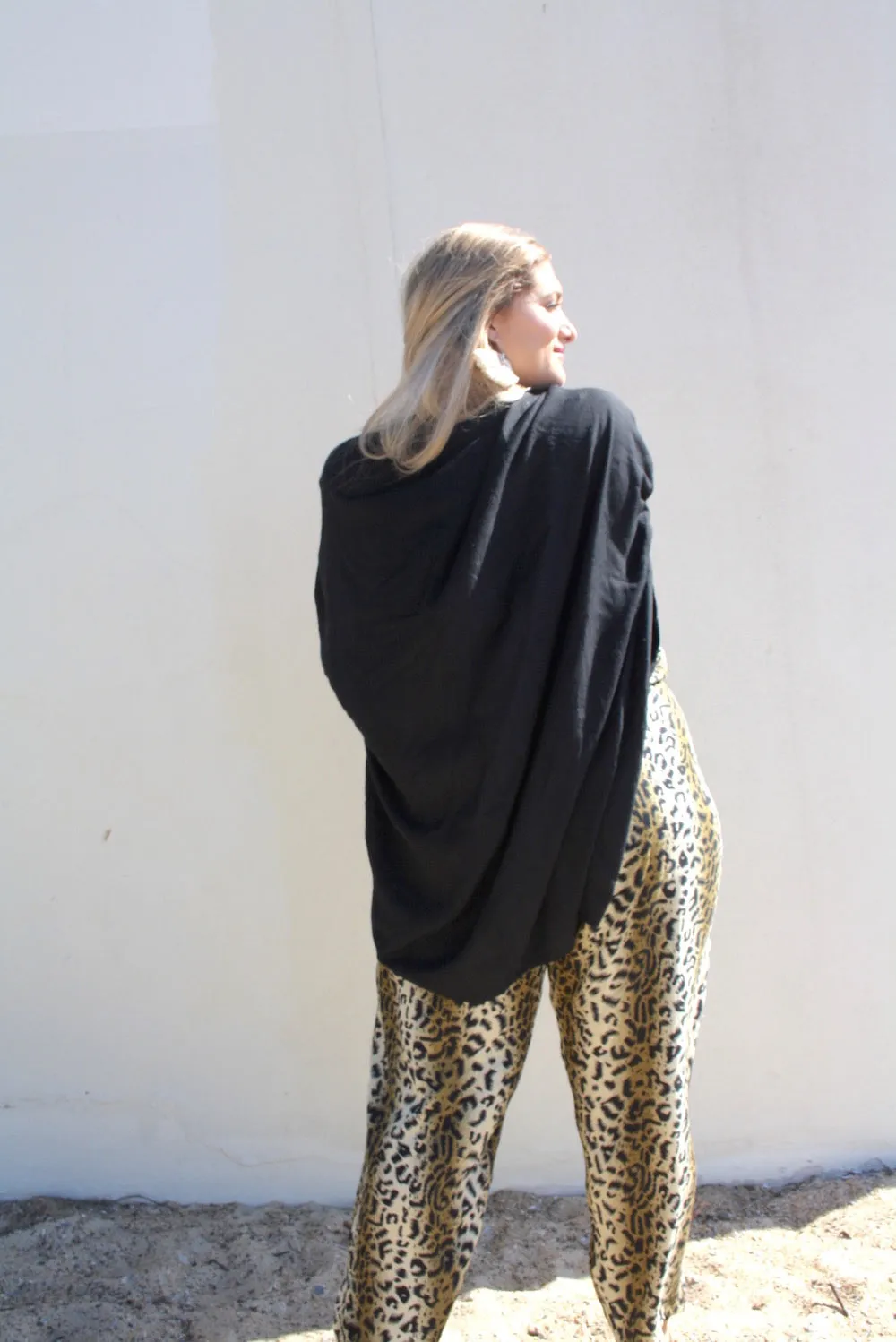 Short Cape In Black