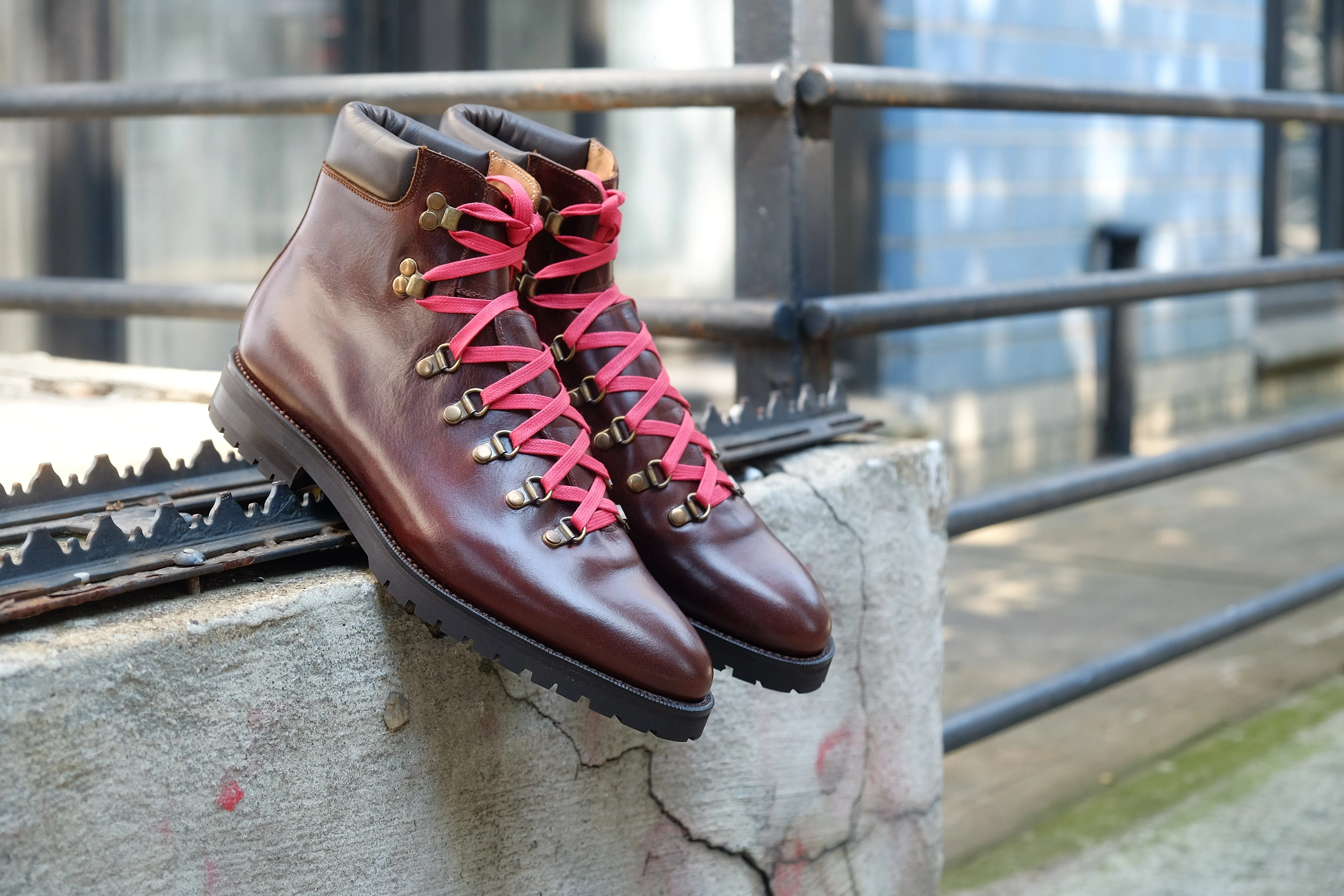 Snoqualmie - Rugged Brown Commando